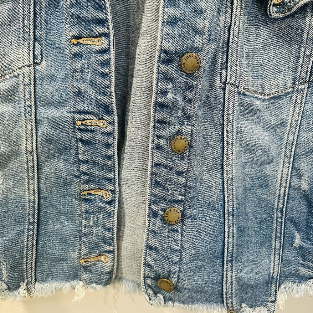 Just‎ USA Boutique Women Distressed Blue Staircase Hem Jean Jacket Button Up-Med - Picture 6 of 13